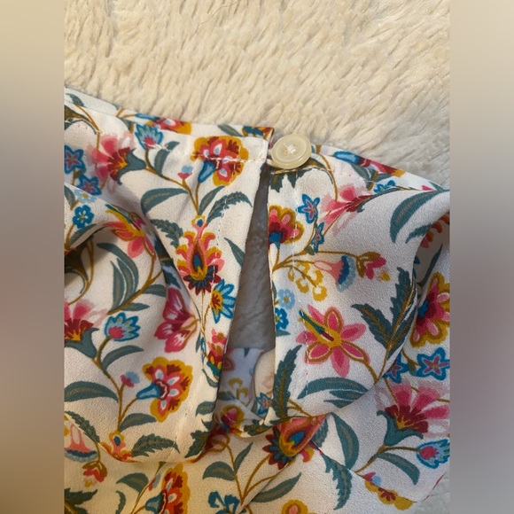 Multi-Color Floral Loft Top - Picture 4 of 6